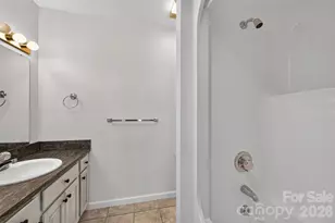 1736 12th St NE, Hickory, NC 28601 - Photo 30