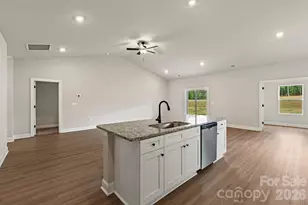 8121 Cravat Ct, Charlotte, NC 28215 - Photo 10