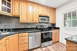 200 N Laurel Ave, Charlotte, NC 28207 - Photo 10