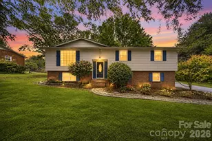3233 26th St NE, Hickory, NC 28601 - Photo 2