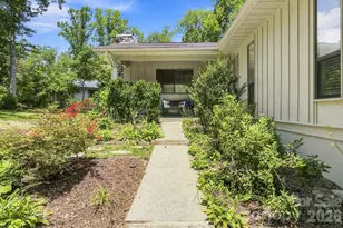 3020 Chestnut Tree Rd, Hendersonville, NC 28792 - Photo 2