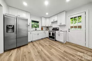2500 Markham Ct, Charlotte, NC 28205 - Photo 6