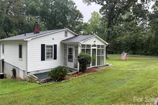 1132 S Rutherford St, Blacksburg, SC 29702 - Photo 2