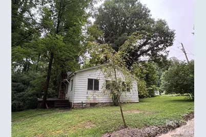 912 Halstead Boulevard, Hendersonville, NC 28791 - Photo 2