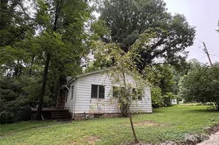 912 Halstead Blvd, Hendersonville, NC 28791 - Photo 2