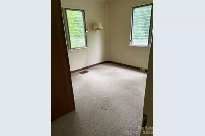 912 Halstead Boulevard, Hendersonville, NC 28791 - Photo 12