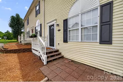 1057 19th Street NE, Hickory, NC 28601 - Photo 2
