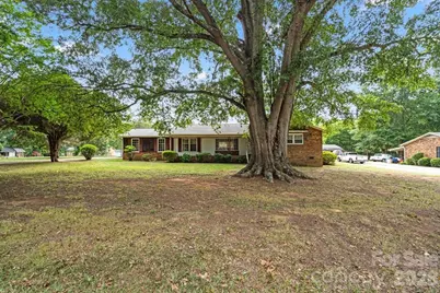 816 Clinton Avenue, Lancaster, SC 29720 - Photo 2