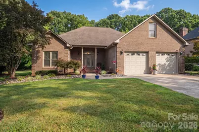 725 Hanna Woods Drive, Cramerton, NC 28032 - Photo 2