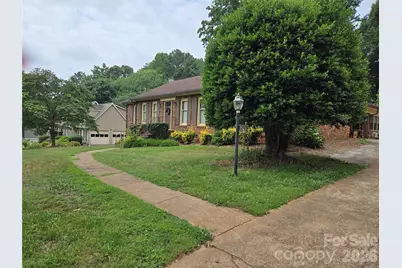 1671 Kensington Circle, Newton, NC 28658 - Photo 2
