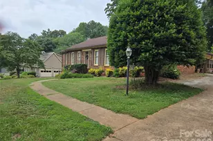 1671 Kensington Cir, Newton, NC 28658 - Photo 2