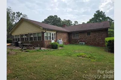 1671 Kensington Circle, Newton, NC 28658 - Photo 8