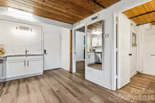 201 S Hoskins Rd, Charlotte, NC 28208 - Photo 4