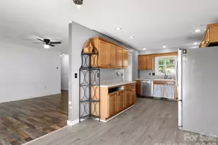 11 Cathy Ct, Hendersonville, NC 28792 - Photo 16