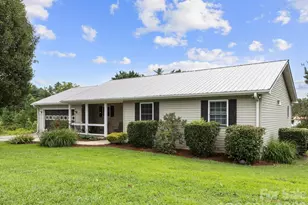 11 Cathy Ct, Hendersonville, NC 28792 - Photo 2
