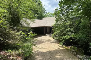 880 W Rochester Dr, Cashiers, NC 28717 - Photo 1
