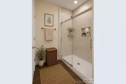 725 W Pine Street, Hendersonville, NC 28739 - Photo 18