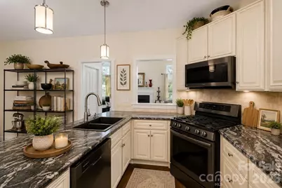 725 W Pine Street, Hendersonville, NC 28739 - Photo 14