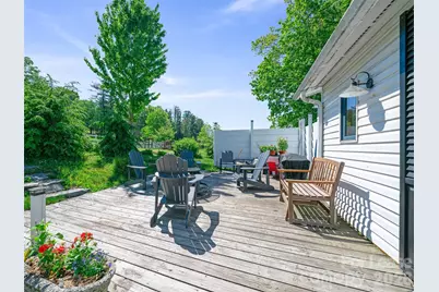 490 Cranberry Street, Newland, NC 28657 - Photo 6