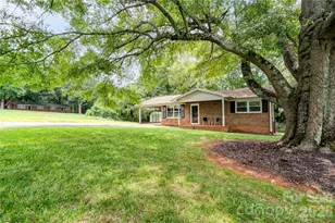 1014 Yancey St, Shelby, NC 28150 - Photo 2