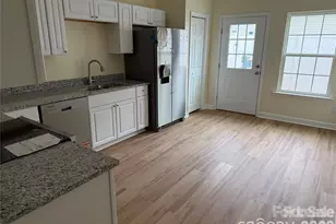 7045 Somerset Springs Dr, Charlotte, NC 28262 - Photo 4