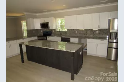92 Saint Charles Court, Hickory, NC 28601 - Photo 4