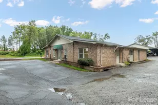 732 Jonesborough St, Hendersonville, NC 28739 - Photo 1