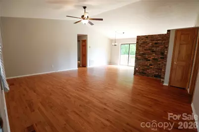 5516 Brookwood Lane, Hickory, NC 28602 - Photo 2