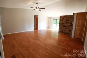 5516 Brookwood Ln, Hickory, NC 28602 - Photo 2