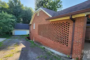 906 Trogdon St, North Wilkesboro, NC 28659 - Photo 2