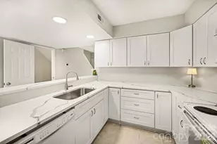 11009 Carmel Crossing Rd, Charlotte, NC 28226 - Photo 10