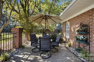 7424 Hurstbourne Green Dr, Charlotte, NC 28277 - Photo 6