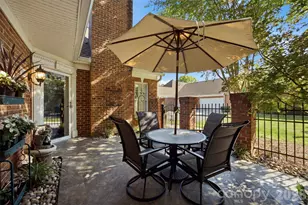 7424 Hurstbourne Green Dr, Charlotte, NC 28277 - Photo 4