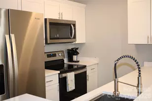 17919 Kings Point Dr, Cornelius, NC 28031 - Photo 2