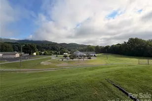 175 Hampshire Dr, Waynesville, NC 28786 - Photo 2