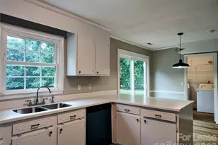7413 Doves Nest Cir, Charlotte, NC 28226 - Photo 2