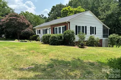 1404 23rd Avenue NE, Hickory, NC 28601 - Photo 2