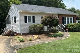 1404 23rd Ave NE, Hickory, NC 28601 - Photo 4