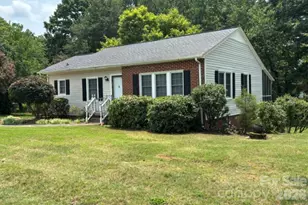 1404 23rd Ave NE, Hickory, NC 28601 - Photo 1