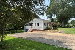1404 23rd Ave NE, Hickory, NC 28601 - Photo 6