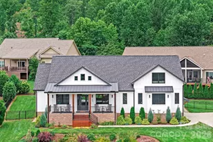 559 Blacksmith Run Dr, Hendersonville, NC 28792 - Photo 2