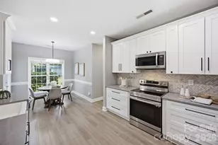 15121 Castlebridge Ln, Matthews, NC 28104 - Photo 6