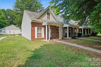 2729 Meadow Knoll Drive, Charlotte, NC 28269 - Photo 2