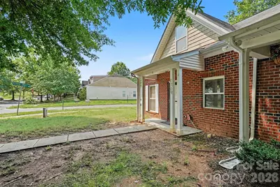 2729 Meadow Knoll Drive, Charlotte, NC 28269 - Photo 4
