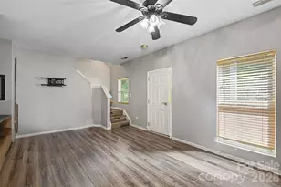 2729 Meadow Knoll Dr, Charlotte, NC 28269 - Photo 6