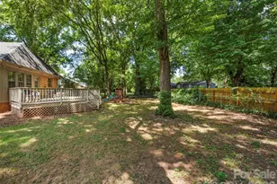 1324 Redcoat Dr, Charlotte, NC 28211 - Photo 38