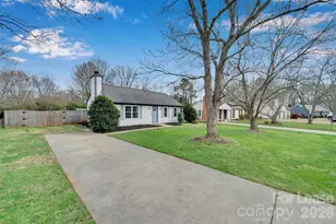 6724 Woodwedge Dr, Charlotte, NC 28227 - Photo 4