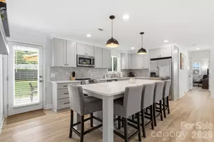 2639 Englehardt St, Charlotte, NC 28216 - Photo 2