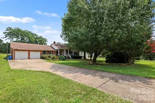 225 Roger Dr, Salisbury, NC 28147 - Photo 2