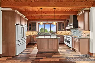 946 Ridge Rd, Green Mountain, NC 28740 - Photo 16